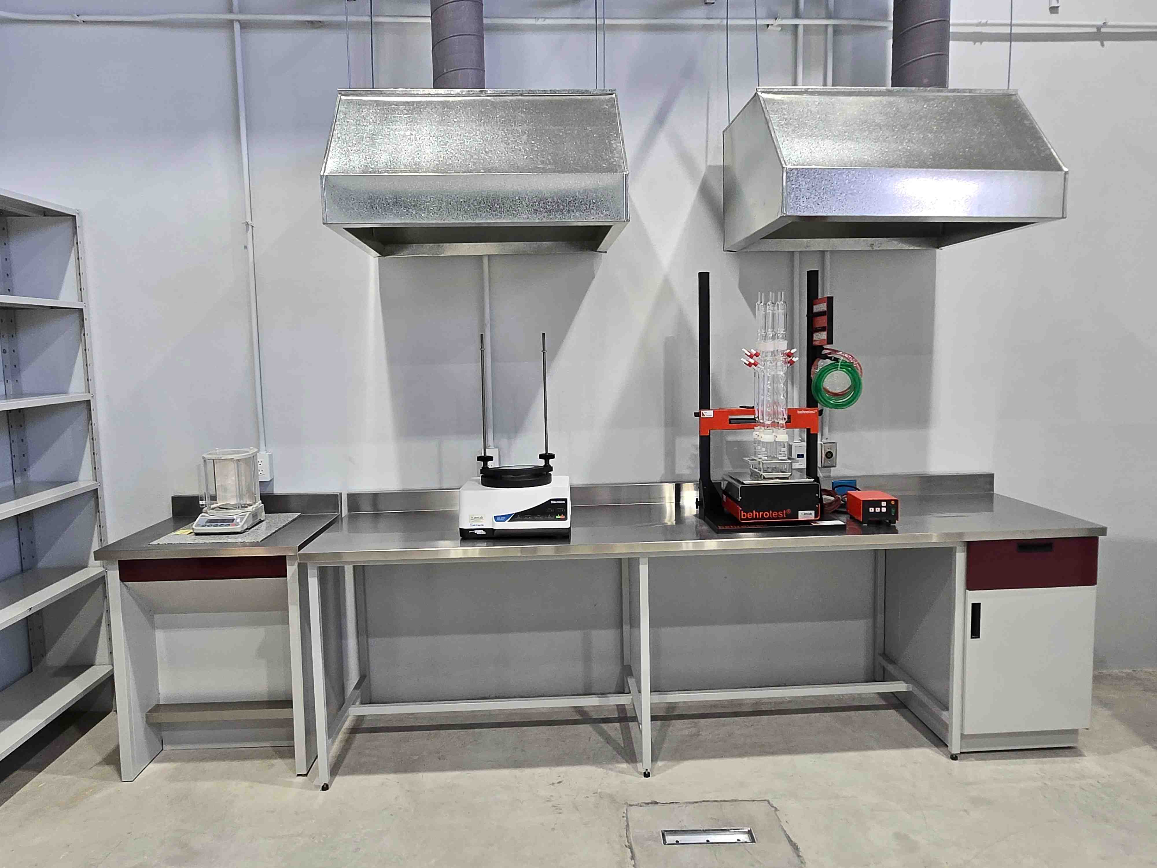 Equipamiento laboratorio hídrico